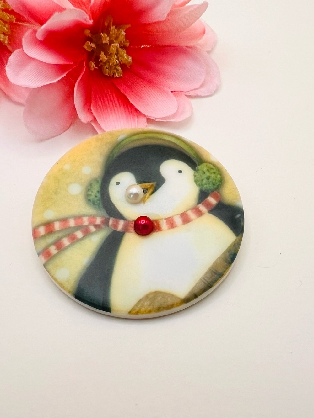 Round Holiday Penguin brooch- Black & White